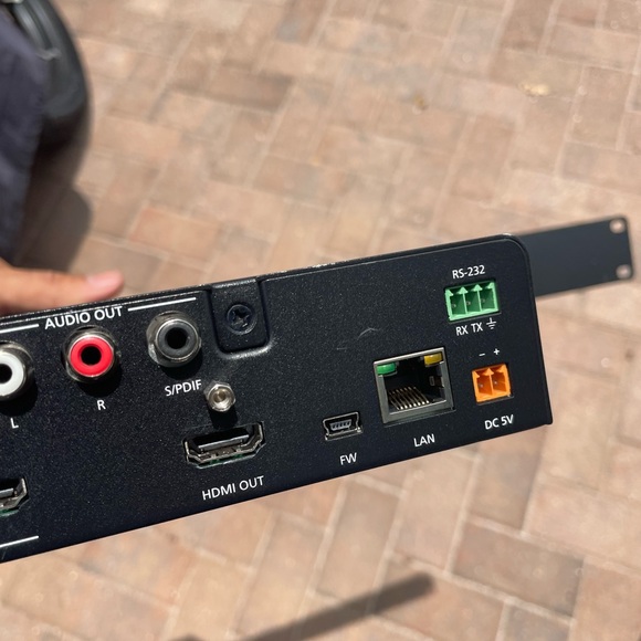 Atlona AT-UHD-SW-51
With Rack Mount Unit - Picture 4 of 10